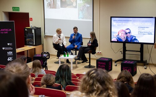 Katarzyna i Paweł Konsurowie w przejmującej rozmowie o transplantacji podzielili się swoimi przeżyciami ze społecznością akademicką
